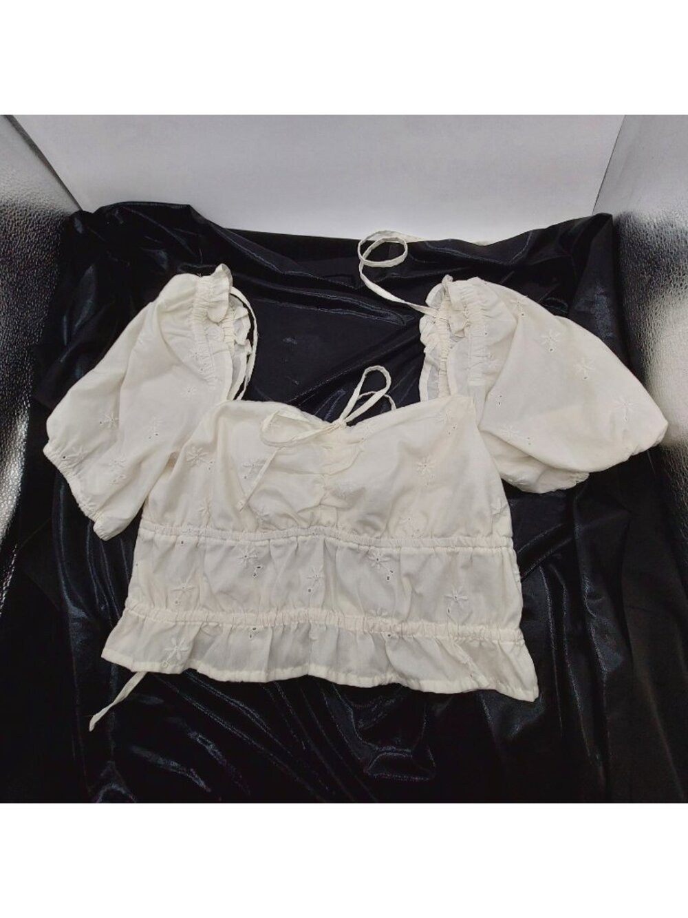 Arizona Women's Shirt Size Medium White Crop Tie Milk Maid Embroidered Babydoll